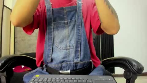 Snapshot of dogan_renz0 chatting on February 13, 2026, 10:17 pm Dogan online show from February 13, 2026, 10:17 pm