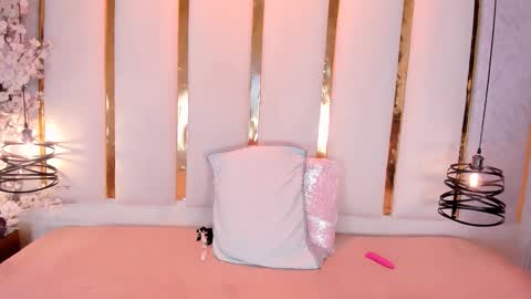 Snapshot of dojameow_1 chatting on December 19, 2025, 2:35 pm online show from December 19, 2025, 2:35 pm