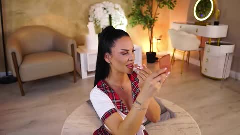 Monica online show from September 25, 2025, 9:46 am