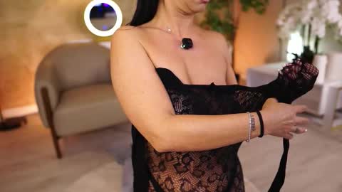 Monica online show from October 15, 2025, 9:53 am