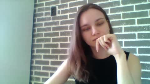 dolcezza_ online show from April 4, 2026, 8:34 am