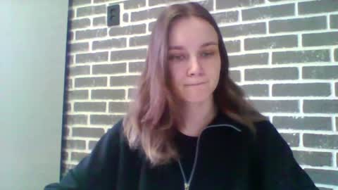 dolcezza_ online show from April 6, 2026, 11:11 am