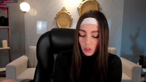Dolcie  online show from December 9, 2024, 12:19 pm