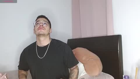 Auro and Santiago online show from January 11, 2025, 3:23 am