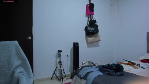 Snapshot of doll_andrea_ chatting on May 15, 2026, 11:45 pm ANDREA online show from May 15, 2026, 11:45 pm