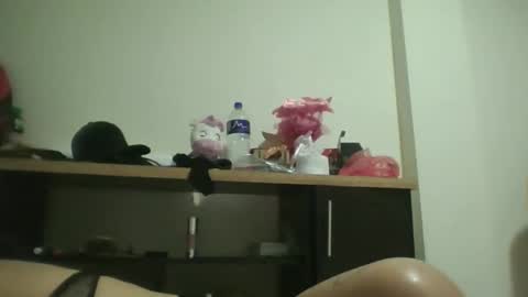 doll_dollys_ online show from March 26, 2026, 11:43 pm