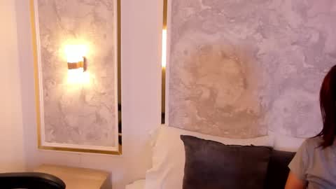 D  online show from December 3, 2025, 2:41 am