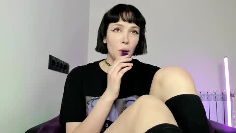 Kira online show from January 7, 2025, 4:37 pm