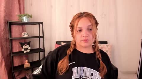 Snapshot of doll_venus chatting on February 1, 2025, 1:02 am Roxana independent model can you help me reach 100 hands up uwu online show from February 1, 2025, 1:02 am