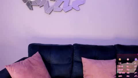 Snapshot of doll_venus chatting on September 19, 2025, 12:34 am Roxana independent model can you help me reach 100 hands up uwu online show from September 19, 2025, 12:34 am