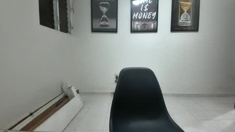 Snapshot of dollarhot30 chatting on January 4, 2025, 3:18 am DollarHot30 online show from January 4, 2025, 3:18 am