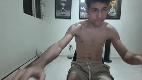 Snapshot of dollarhot30 chatting on January 9, 2025, 10:52 pm DollarHot30 online show from January 9, 2025, 10:52 pm