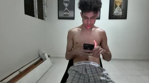 Snapshot of dollarhot30 chatting on January 23, 2025, 9:18 am DollarHot30 online show from January 23, 2025, 9:18 am