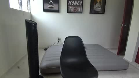 Snapshot of dollarhot30 chatting on October 28, 2025, 8:55 pm DollarHot30 online show from October 28, 2025, 8:55 pm