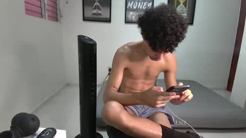 Snapshot of dollarhot30 chatting on November 7, 2025, 10:21 pm DollarHot30 online show from November 7, 2025, 10:21 pm