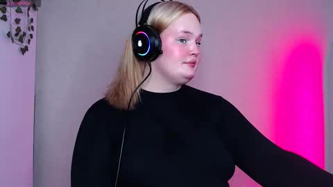 Miss Rose online show from October 23, 2025, 11:31 am