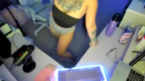 Snapshot of dolllface chatting on September 20, 2025, 4:24 am DOLLLFACE online show from September 20, 2025, 4:24 am