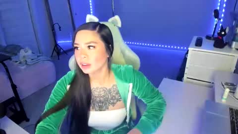 Snapshot of dolllface chatting on November 20, 2025, 3:50 am DOLLLFACE online show from November 20, 2025, 3:50 am