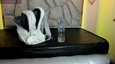   online show from October 22, 2025, 11:32 am