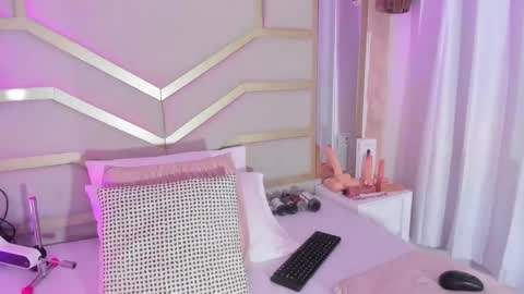 Snapshot of dollsweety chatting on October 1, 2025, 8:48 pm Dollsweety online show from October 1, 2025, 8:48 pm