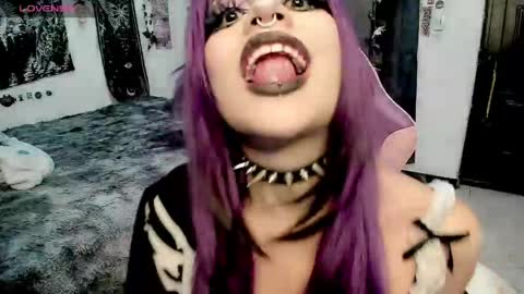 Snapshot of dolly_bones chatting on June 7, 2026, 7:45 am dolly_bones online show from June 7, 2026, 7:45 am