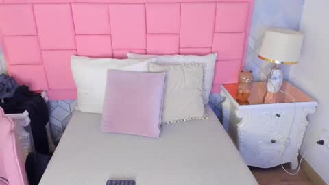 Snapshot of dolly_kitter chatting on December 18, 2025, 2:56 pm dolly_kitter online show from December 18, 2025, 2:56 pm