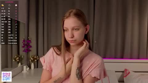 Snapshot of dollyburruss chatting on October 7, 2025, 6:38 pm Emilia online show from October 7, 2025, 6:38 pm