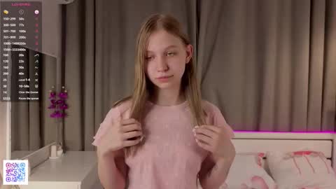 Snapshot of dollyburruss chatting on October 18, 2025, 6:08 pm Emilia online show from October 18, 2025, 6:08 pm