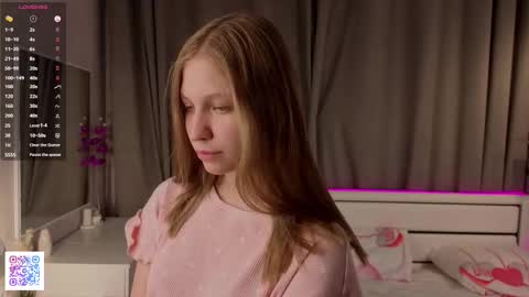 Snapshot of dollyburruss chatting on October 21, 2025, 6:08 pm Emilia online show from October 21, 2025, 6:08 pm