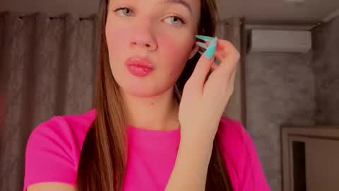 Snapshot of dollyburruss chatting on December 1, 2025, 4:06 am Emilia online show from December 1, 2025, 4:06 am