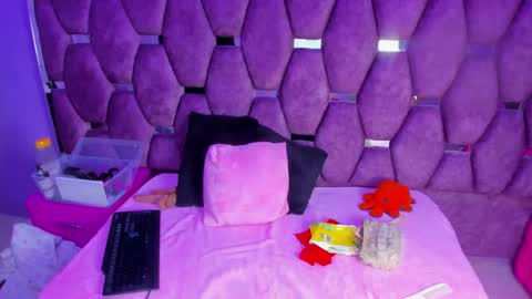 dollyjuicy1 online show from October 3, 2025, 3:47 am