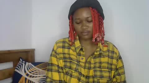 Snapshot of dollyplum chatting on October 5, 2025, 5:50 am Cushey online show from October 5, 2025, 5:50 am