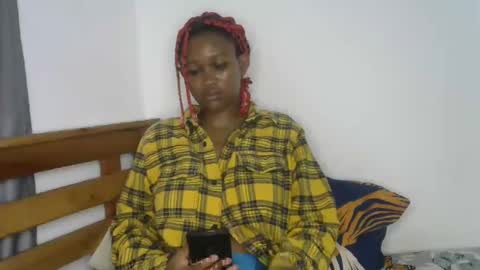 Snapshot of dollyplum chatting on October 7, 2025, 2:09 am Cushey online show from October 7, 2025, 2:09 am