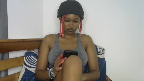 Snapshot of dollyplum chatting on October 8, 2025, 8:23 am Cushey online show from October 8, 2025, 8:23 am