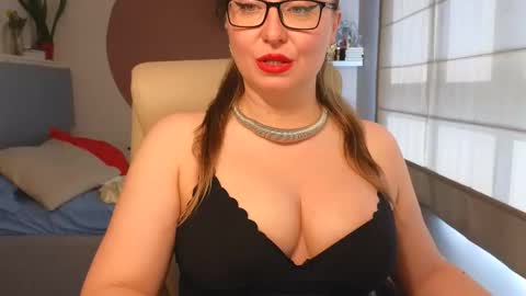 Snapshot of dom_mummy chatting on June 2, 2026, 1:02 pm DOM MUMMY online show from June 2, 2026, 1:02 pm