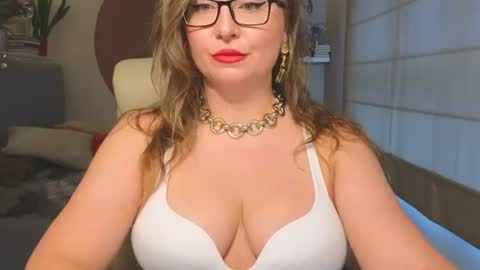 DOM MUMMY online show from July 19, 2026, 5:44 am
