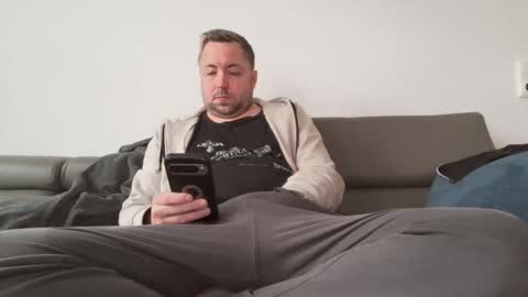 dombio_12 online show from April 18, 2026, 10:52 am