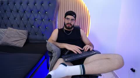 Snapshot of domboy_ chatting on May 4, 2026, 9:55 pm domboy online show from May 4, 2026, 9:55 pm