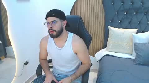 Snapshot of domboy_ chatting on May 14, 2026, 8:37 pm domboy online show from May 14, 2026, 8:37 pm