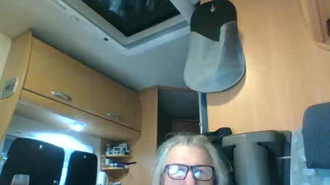 domiande online show from February 9, 2026, 9:52 pm