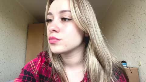 Snapshot of domingadandridge chatting on May 31, 2026, 7:59 am Mia online show from May 31, 2026, 7:59 am