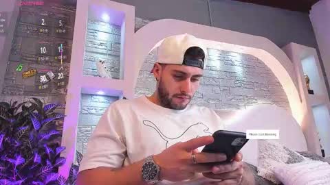 dominic de luca online show from December 3, 2025, 3:14 am