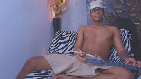 Snapshot of dominic_smith_ chatting on June 19, 2026, 9:51 pm dominic_smith_ online show from June 19, 2026, 9:51 pm