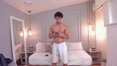 Dominick Star online show from October 4, 2025, 4:32 am