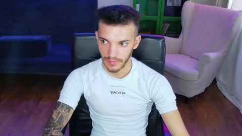 dominicvalente online show from October 20, 2025, 7:53 am