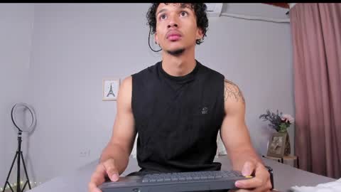 Snapshot of dominik_drake chatting on March 31, 2026, 12:49 pm Dominik Drake online show from March 31, 2026, 12:49 pm