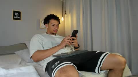 Snapshot of dominik_drake chatting on April 18, 2026, 12:31 pm Dominik Drake online show from April 18, 2026, 12:31 pm