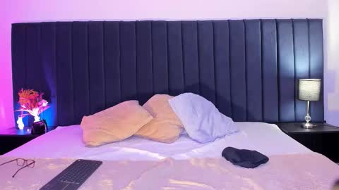 dominik_thompson777 online show from September 26, 2025, 2:04 am