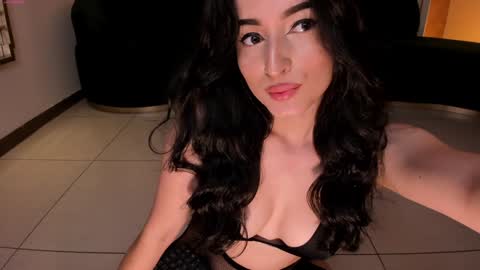 Dominique online show from December 9, 2024, 11:47 am