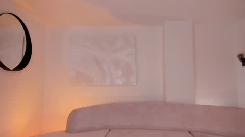 Dominique online show from December 24, 2024, 9:33 pm